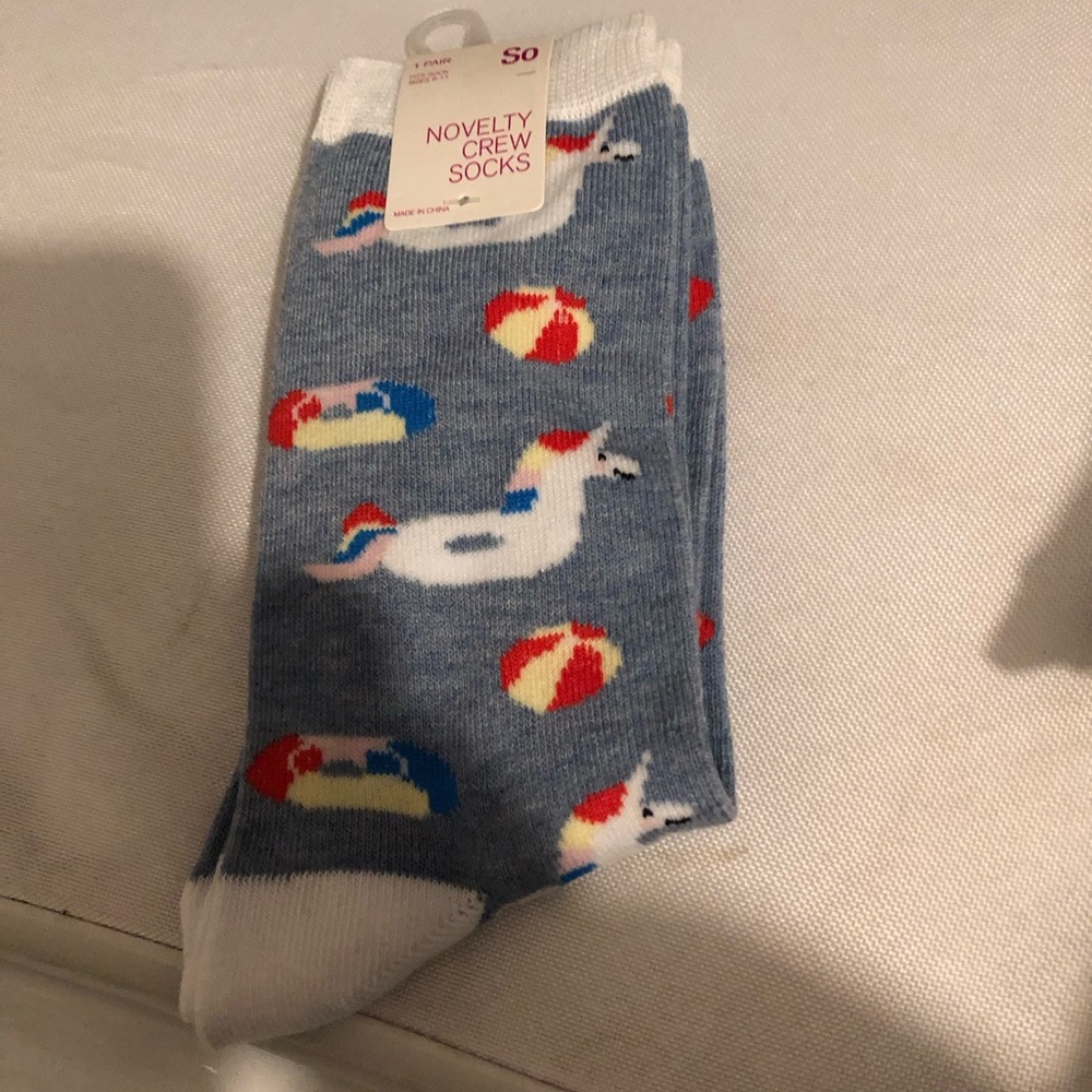 🌴So Pool Party Socks- 762 $8 or 🦋
